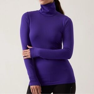 EUC Athleta Flurry Blizzard Seamless Purple Turtleneck- Size Small